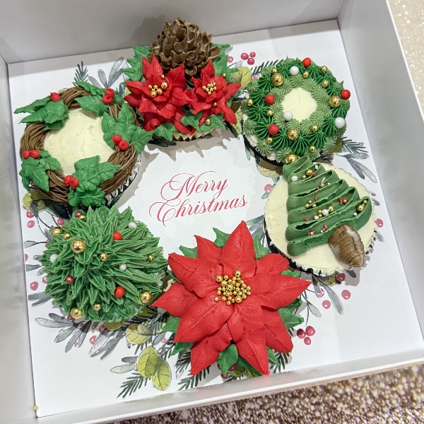 2025 Box of 6 Christmas cupcakes (Buttercream in wreath box)